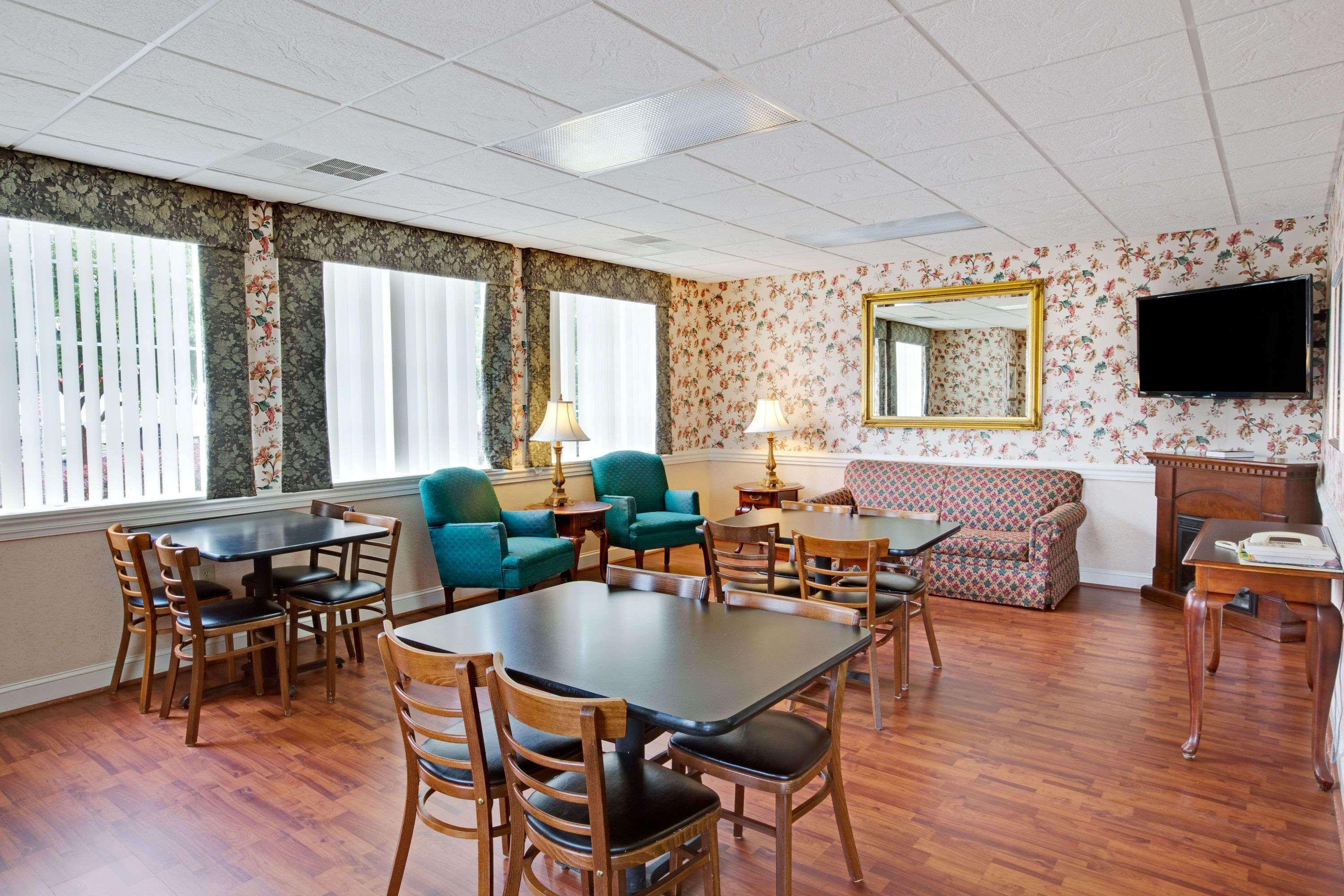 Super 8 By Wyndham Salisbury Hotel Exterior foto